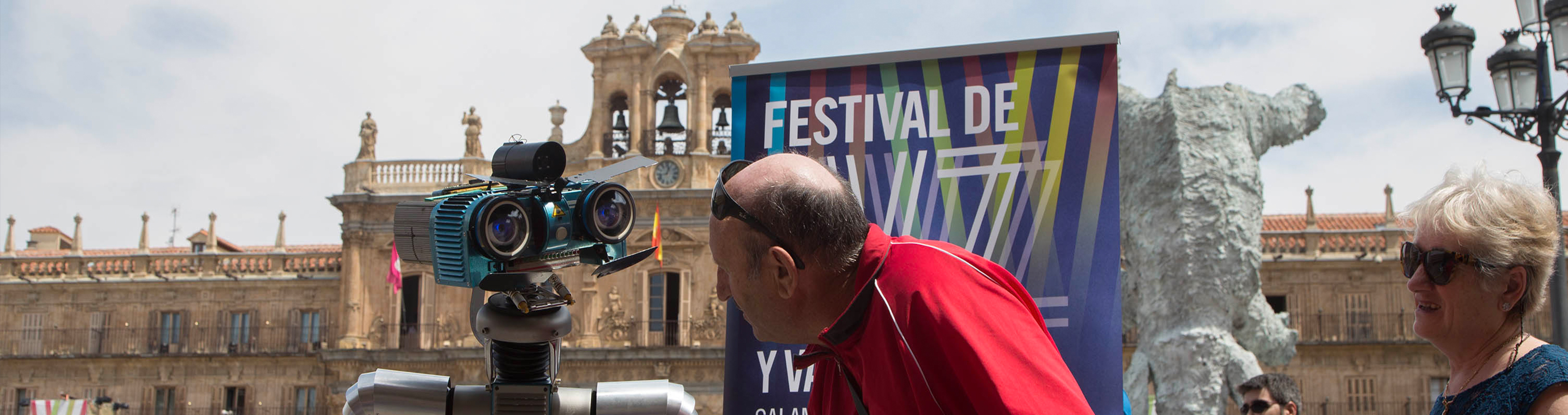  El robot Orión es el “pregonero” de la segunda edición del festival Luz y Vanguardias de Salamanca