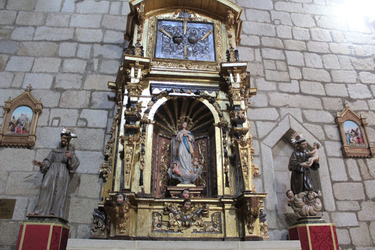 La Fundación Iberdrola España restaura el Retablo de la Virgen del Rosario de la Iglesia de Santa María del Olmo en Ceclavín