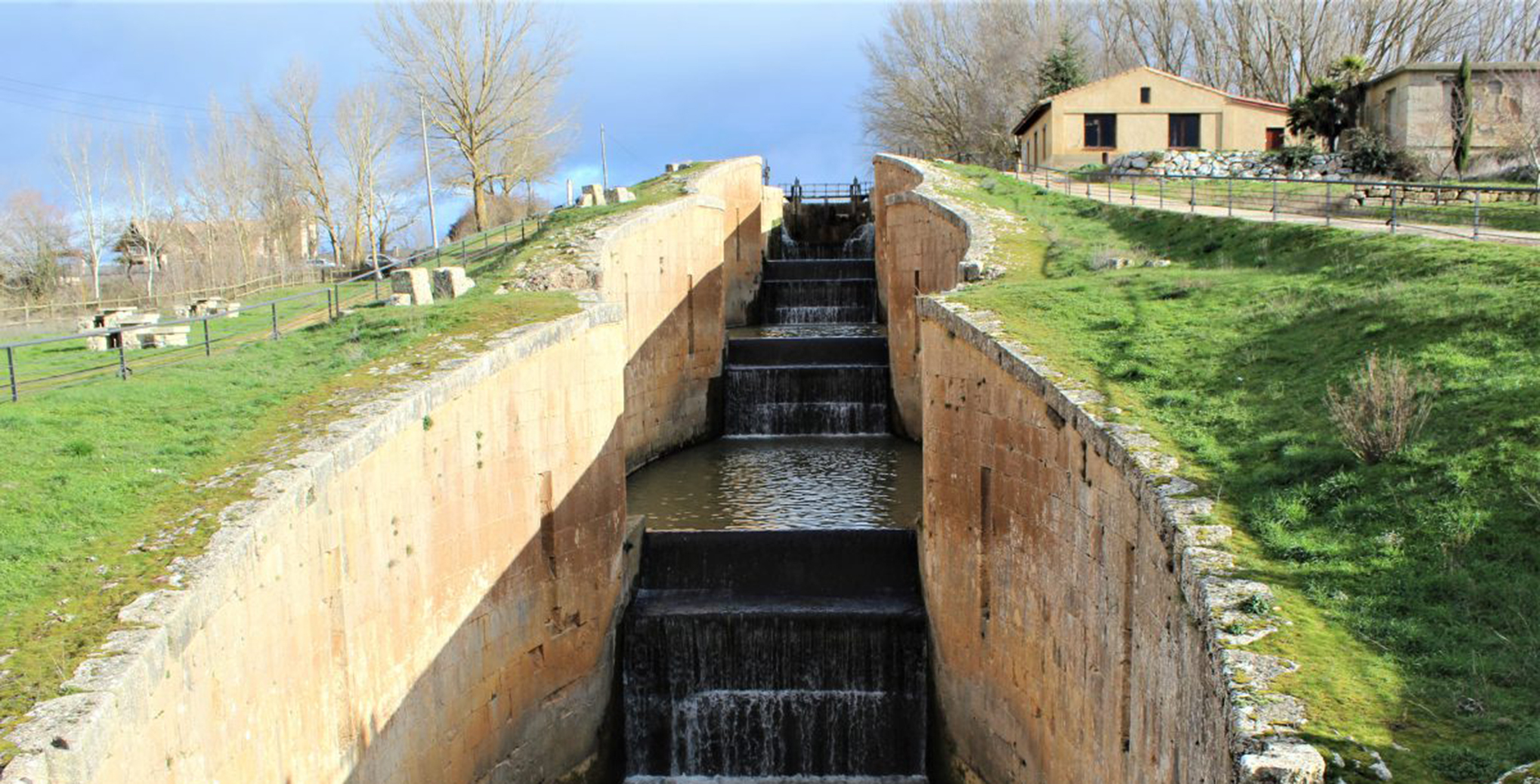 La cuádruple esclusa del Canal de Castilla lucirá nueva iluminación