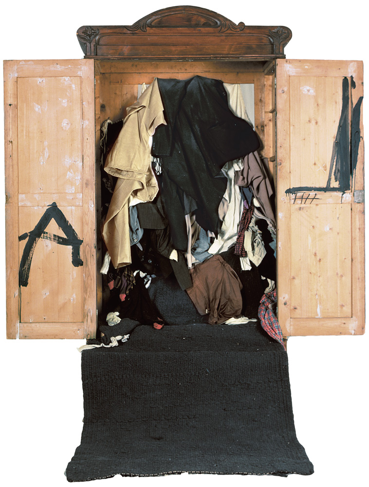 Antoni Tàpies. Del objeto a la escultura (1964–2009) 