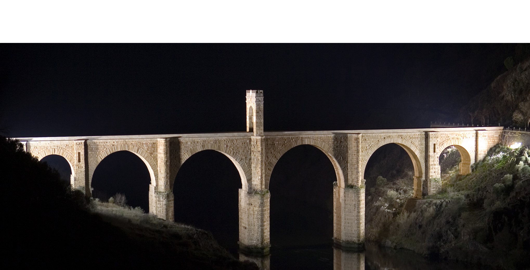 Iberdrola comienza los trabajos de iluminación del puente romano de Alcántara