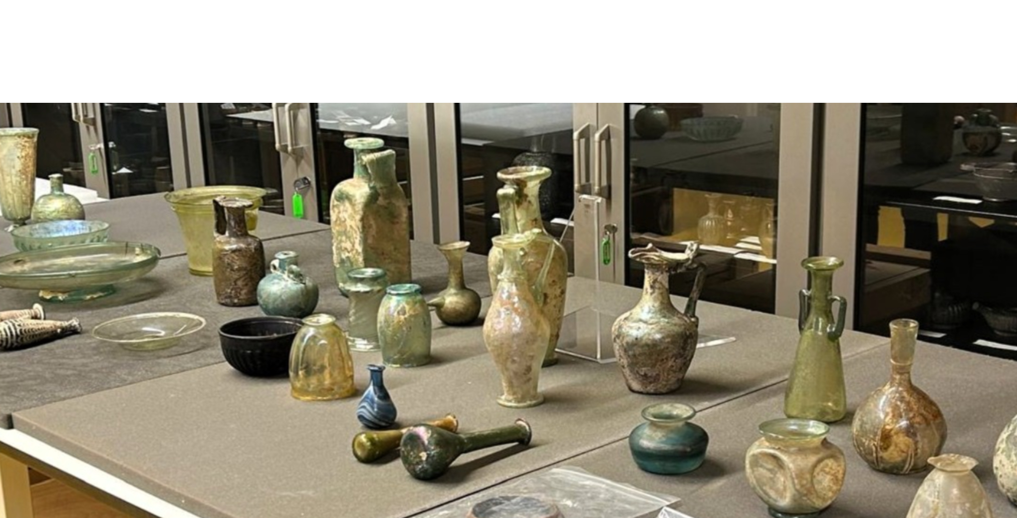 El Museo Arqueológico Nacional restaura 187 vidrios romanos de la Colección Giralt con el apoyo de la Fundación Iberdrola España