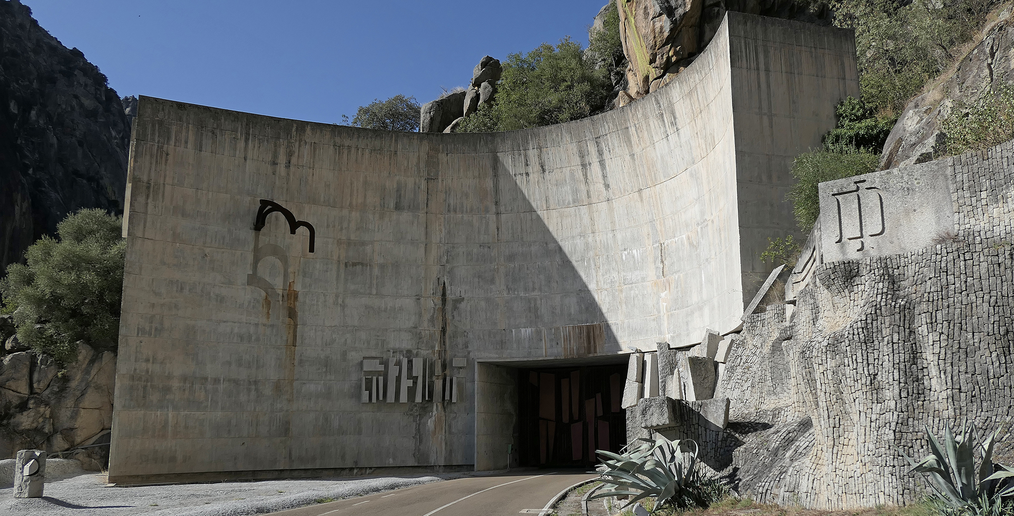 Gran bóveda (entrada a la Central Hidroeléctrica de Aldeadávila)